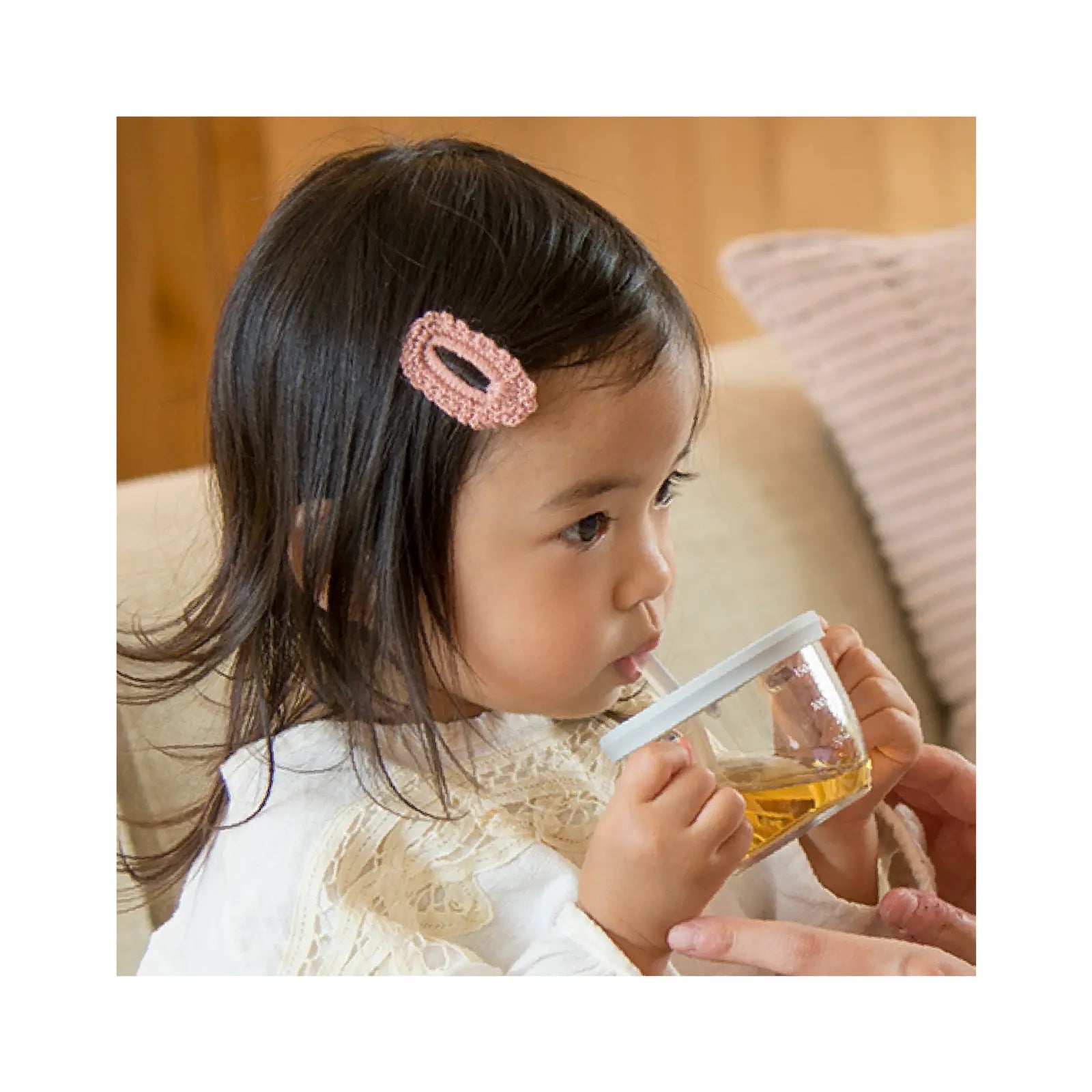 Help your baby learn to drink through a straw with the Richell 2WAY Straw Training Sippy Cup. The unique design allows you to assist in the early stages, while the easy-sip straw promotes independent drinking. Made from durable, clear Tritan, it’s lightweight, easy to clean, BPA-free, and sterilisation safe.