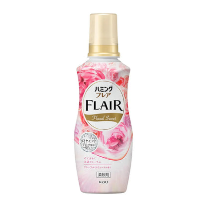 Indulge in a captivating floral sweetness of rose, the fresh sweetness of peach, with a touch of heartwarming vanilla. Enjoy 12 hours of lasting fragrance in various occasions. This formula keeps fabrics irresistibly soft, fights bacteria and odours, and prevents static and wrinkles - freshness you’ll love every wear!
