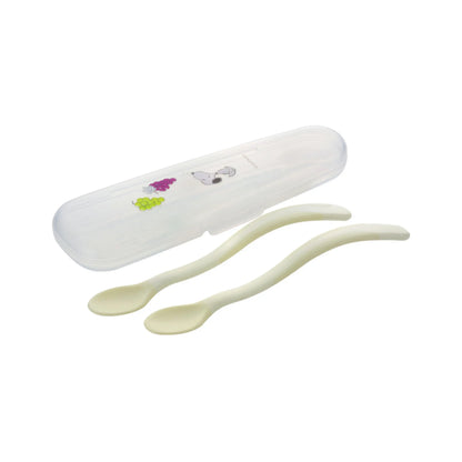Discover our baby feeding spoon set, perfect for parents feeding babies aged 5 months and up. Featuring soft spoon tips for early weaning, and its carefully shaped handle enables you to feed more comfortably. Includes a handy case for on-the-go convenience. Made from safe materials, dishwasher and sterilisation safe. Feed with confidence and ease.
